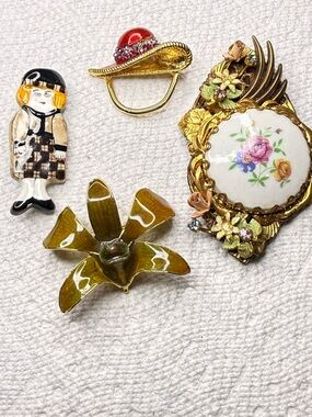 Vintage Broochs'